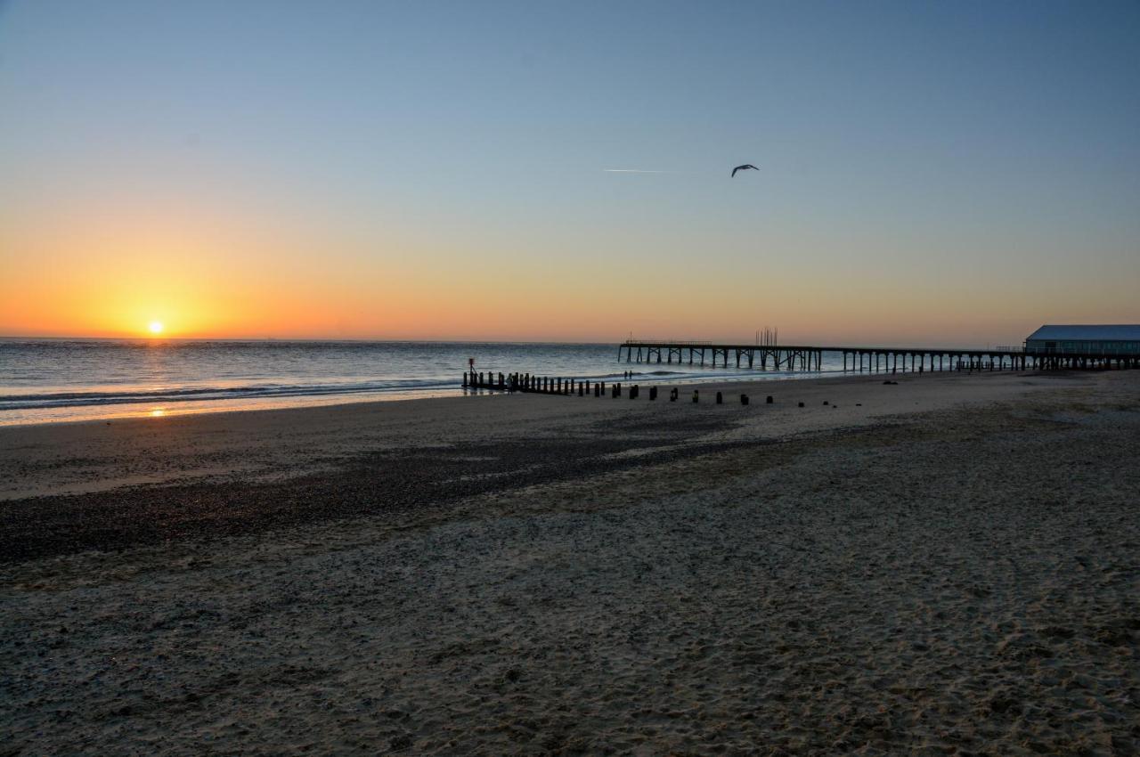 Sea Views Stunning 2 Bedroom Apartment # Lowestoft Exterior photo